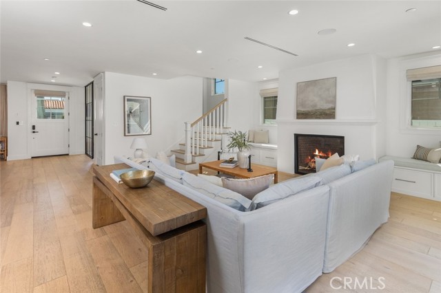 Detail Gallery Image 23 of 75 For 153 Granada Ave, Long Beach,  CA 90803 - 5 Beds | 4 Baths