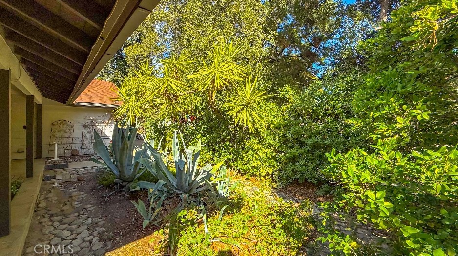 https://media.crmls.org/medias/1222681f-a133-4efb-b40a-a2d7cb0046e3.jpg?preset=X-Large
