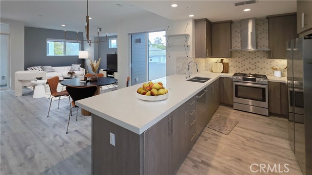 Detail Gallery Image 8 of 13 For 3309 Aria Ln, Los Angeles,  CA 90034 - 3 Beds | 4 Baths