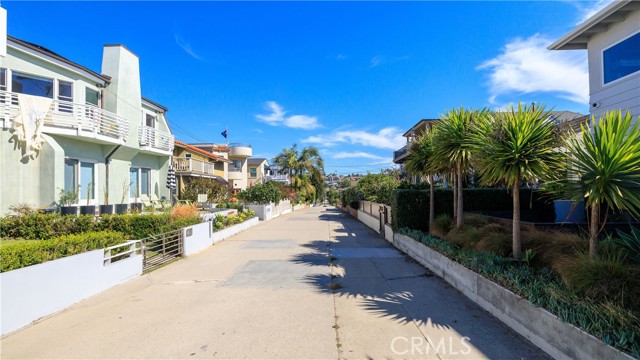 400 5th Street, Manhattan Beach, California 90266, 4 Bedrooms Bedrooms, ,2 BathroomsBathrooms,Residential,Sold,5th,SB23202757