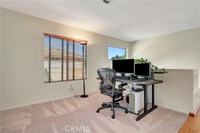 Detail Gallery Image 23 of 33 For 20009 Tanager Ct, Canyon Country,  CA 91351 - 3 Beds | 2/1 Baths