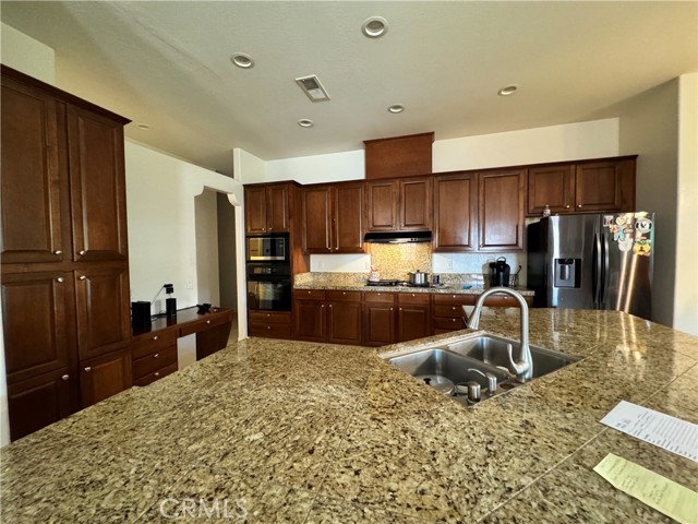 Detail Gallery Image 18 of 23 For 5111 Fountain Grass Ave, Bakersfield,  CA 93313 - 5 Beds | 3/1 Baths