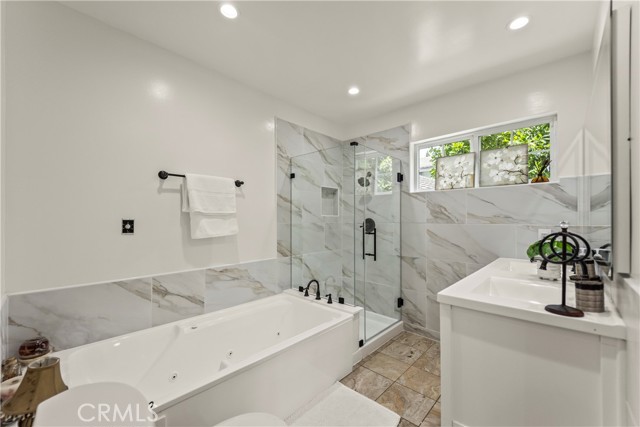 Detail Gallery Image 31 of 43 For 4428 Saugus Ave, Sherman Oaks,  CA 91403 - 4 Beds | 4 Baths