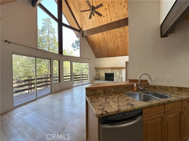 Detail Gallery Image 5 of 51 For 1928 Wilderness Rd, Running Springs,  CA 92382 - 4 Beds | 2 Baths