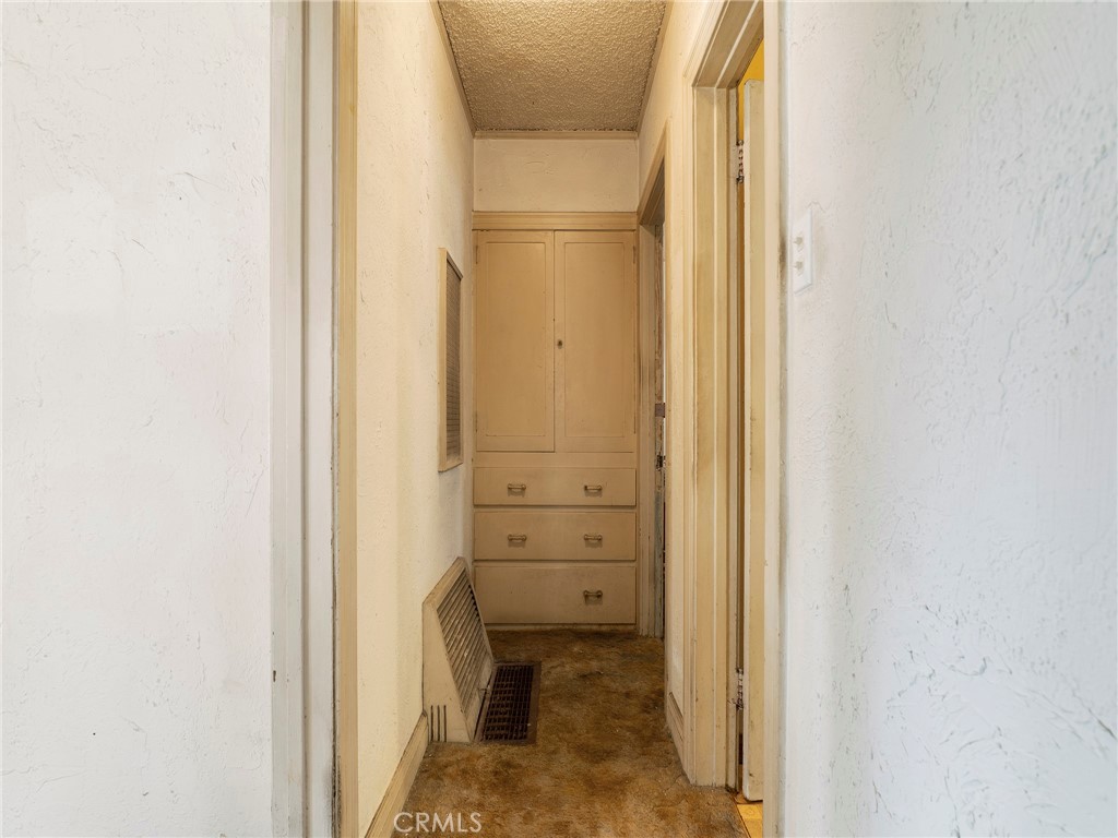 https://media.crmls.org/medias/1224d363-a8d5-45a5-8620-3d63255b4ce0.jpg?preset=X-Large