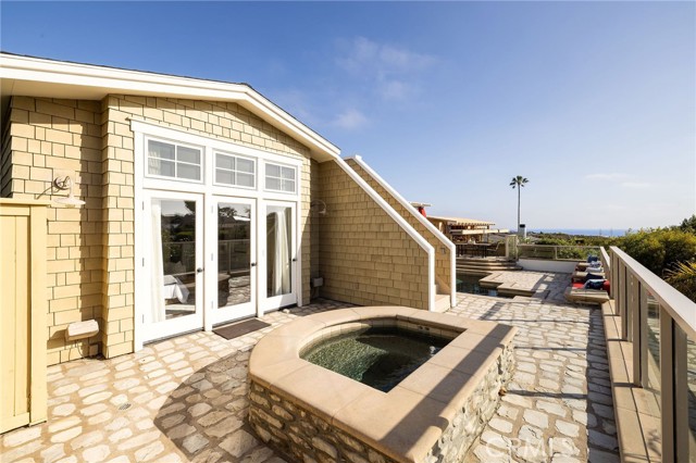 633 Rockford Road, Corona del Mar CA: https://media.crmls.org/medias/122530d8-5b9b-4c9b-928b-e1c8d5c8d468.jpg