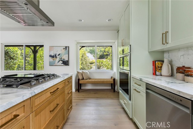Detail Gallery Image 3 of 21 For 4057 Woodcliff Rd, Sherman Oaks,  CA 91403 - 3 Beds | 2/1 Baths