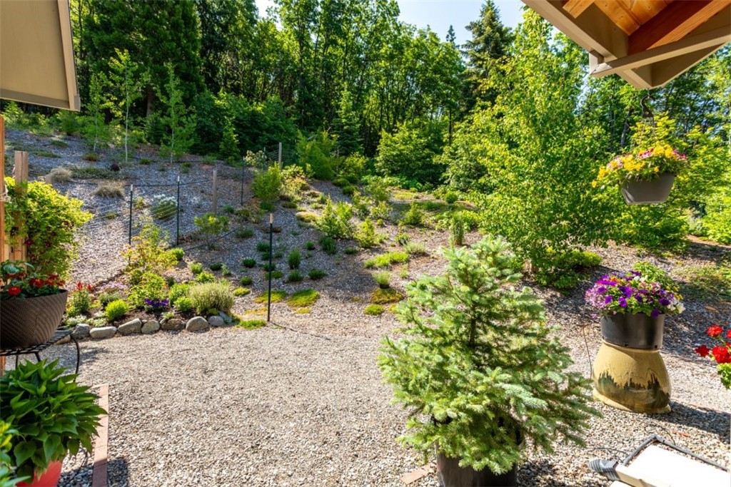 https://media.crmls.org/medias/1225b9ee-f552-4f32-ae6e-facacfec2d40.jpg?preset=X-Large