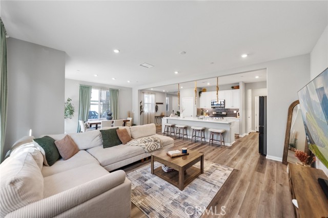 Detail Gallery Image 7 of 51 For 1704 Laurelwood, Oceanside,  CA 92056 - 3 Beds | 2/1 Baths