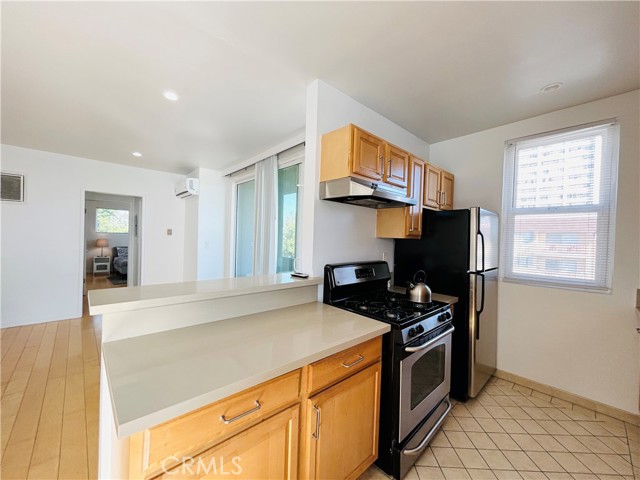 Detail Gallery Image 6 of 18 For 1114 6th St #11,  Santa Monica,  CA 90403 - 2 Beds | 2 Baths