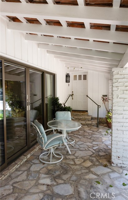 Detail Gallery Image 10 of 45 For 10781 Lindbrook Dr, Los Angeles,  CA 90024 - 4 Beds | 3/1 Baths