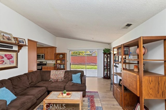 Detail Gallery Image 15 of 47 For 1107 Daffodil St, Corona,  CA 92882 - 4 Beds | 2 Baths