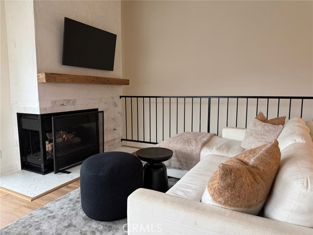 Detail Gallery Image 6 of 38 For 1401 12th #B,  Manhattan Beach,  CA 90266 - 3 Beds | 2 Baths