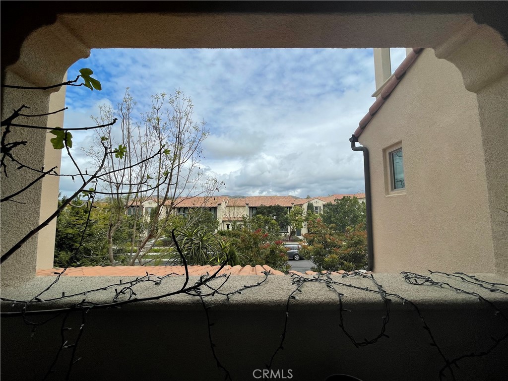 https://media.crmls.org/medias/12280e5e-c32a-4dbf-8a42-5e7d922b760d.jpg?preset=X-Large
