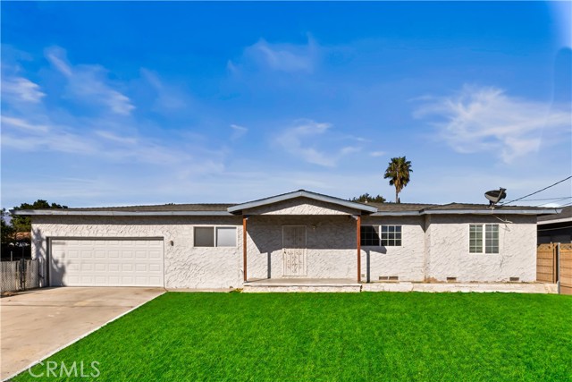 Detail Gallery Image 5 of 50 For 18264 Pine, Fontana,  CA 92335 - 3 Beds | 2 Baths