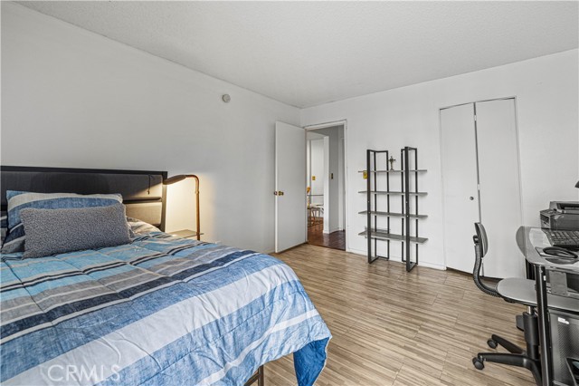 525 S Ardmore Ave, Los Angeles CA: https://media.crmls.org/medias/12286fa6-6a0d-438f-806e-4b919d5a533b.jpg
