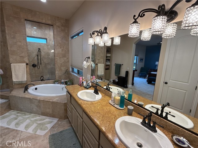 18 Tuscan Drive, Paradise CA: https://media.crmls.org/medias/1228be40-bf90-4d22-a04d-3e9e9bb279a8.jpg