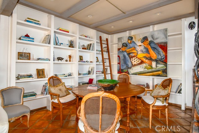 Detail Gallery Image 11 of 33 For 1 Beachcomber Dr, Corona Del Mar,  CA 92625 - 2 Beds | 2/1 Baths