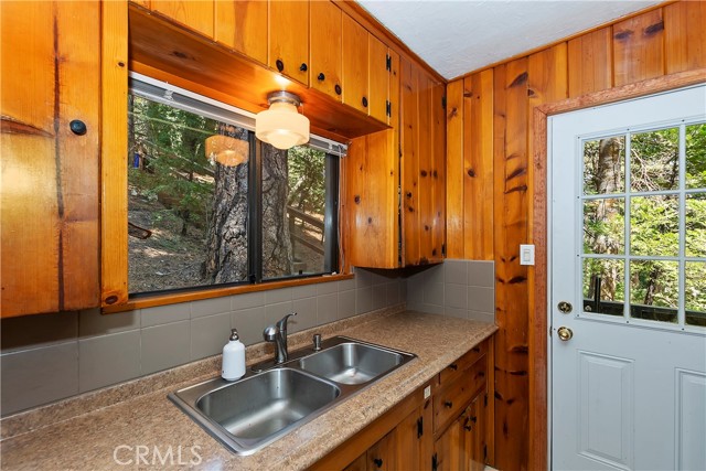 Detail Gallery Image 16 of 46 For 26293 State Highway 189, Twin Peaks,  CA 92391 - 3 Beds | 2 Baths