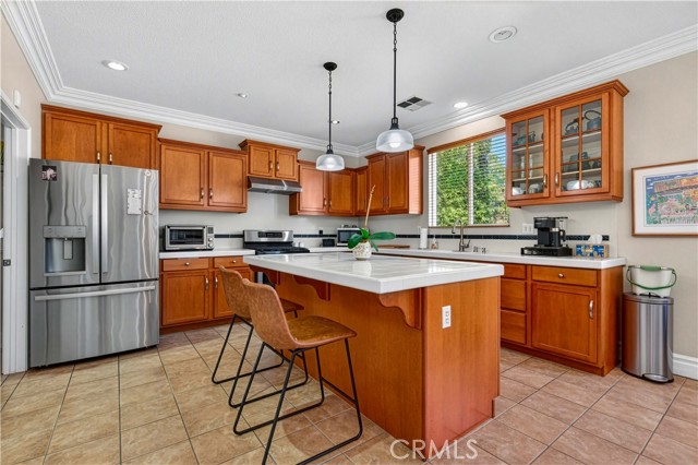 Detail Gallery Image 6 of 29 For 21803 Delany Ln, Canoga Park,  CA 91304 - 3 Beds | 3 Baths