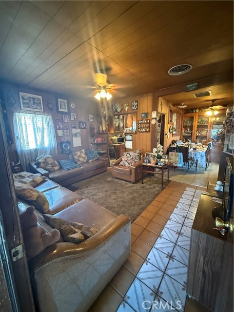 Detail Gallery Image 3 of 39 For 11312 Goss St, Sun Valley,  CA 91352 - 4 Beds | 2 Baths