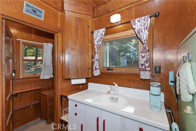 1040 Mile High Road, Twin Peaks CA: https://media.crmls.org/medias/122cdbec-5ae8-4298-9955-2739e44fb8b5.jpg