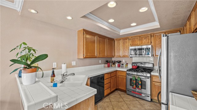 Detail Gallery Image 14 of 45 For 2215 Arabian Way, Corona,  CA 92879 - 3 Beds | 2/1 Baths