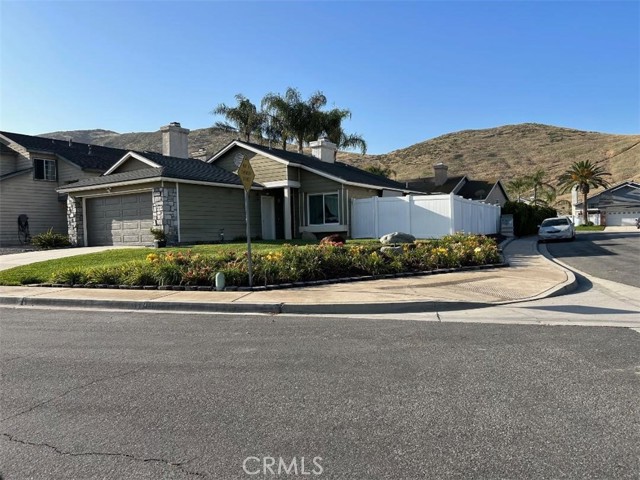 14241 Elizabeth Court, Fontana CA: https://media.crmls.org/medias/122d9d20-9cbe-4f62-9054-82e27f09efd2.jpg