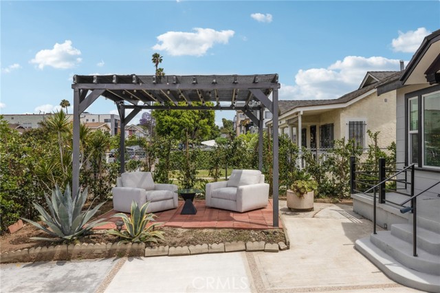 4562 W 17th Street, Los Angeles CA: https://media.crmls.org/medias/122dfb8a-1859-4b60-ba63-4eef28e4deb9.jpg
