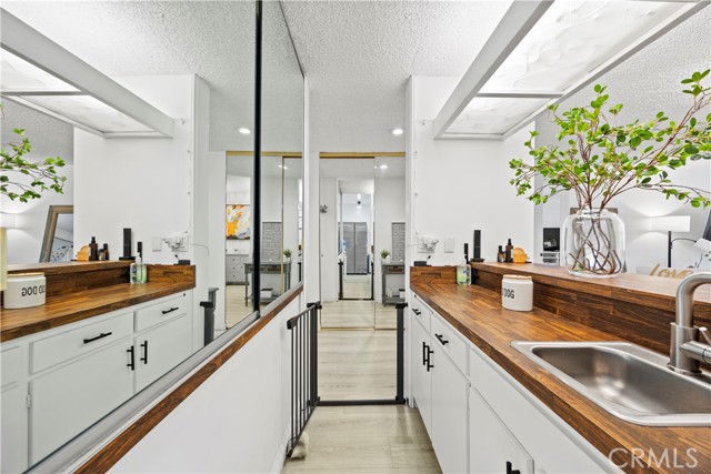 Detail Gallery Image 4 of 58 For 6315 Green Valley #100,  Culver City,  CA 90230 - 2 Beds | 2 Baths