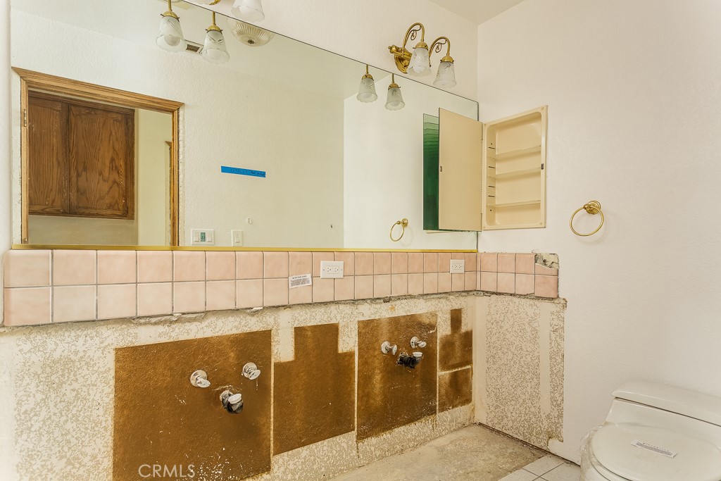 https://media.crmls.org/medias/122e8040-d7c7-4e77-b6c0-059f00511427.jpg?preset=X-Large