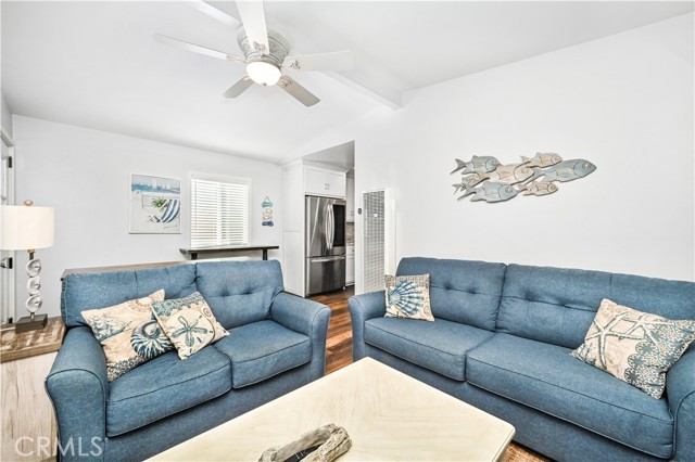 121 25th, Newport Beach CA: https://media.crmls.org/medias/122e9ef7-a02f-4819-a092-c9a919ebb99a.jpg