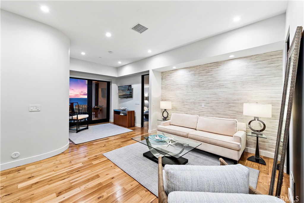 122ed00e 5601 4076 Aa7d C65224b3a919