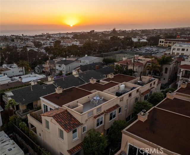 710 11th Street, Hermosa Beach CA: https://media.crmls.org/medias/122ef017-5519-4720-a7fb-d461fa1d31dc.jpg