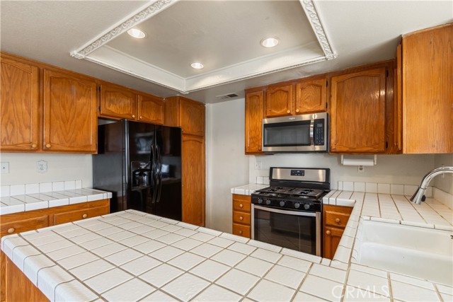 Detail Gallery Image 8 of 21 For 2644 Mora Ct, Lancaster,  CA 93535 - 4 Beds | 3 Baths