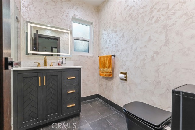 Detail Gallery Image 23 of 40 For 2240 N Parish, Burbank,  CA 91504 - 4 Beds | 2 Baths