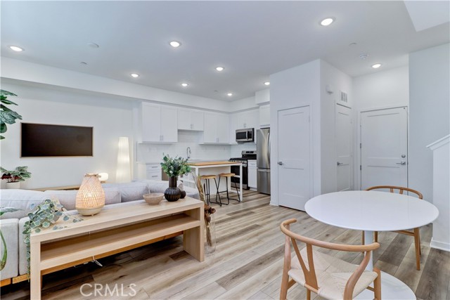 Detail Gallery Image 1 of 31 For 114 Lugo, Mission Viejo,  CA 92692 - 1 Beds | 1/1 Baths
