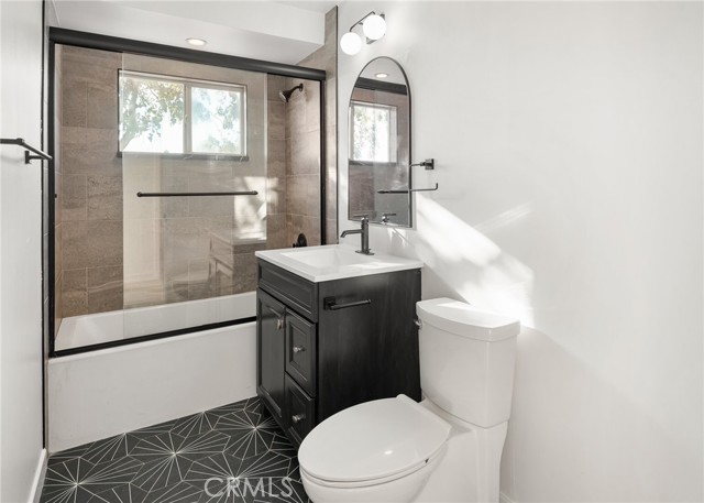 Detail Gallery Image 14 of 27 For 415 Edgehill Ln, Oceanside,  CA 92054 - 3 Beds | 1 Baths