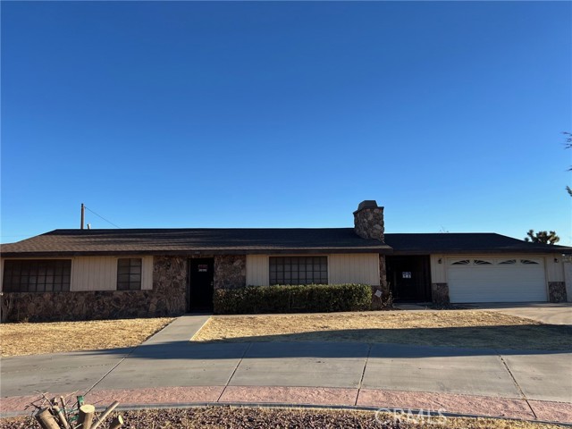 Detail Gallery Image 1 of 1 For 13807 Kiowa Rd, Apple Valley,  CA 92307 - 3 Beds | 2 Baths