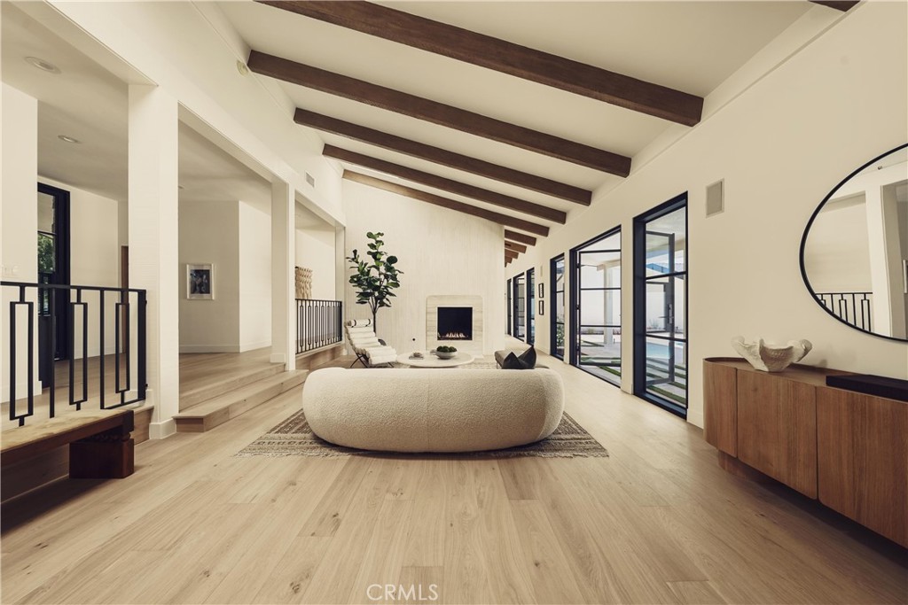 https://media.crmls.org/medias/123363da-21df-452d-9b75-48d64b81e2a6.jpg?preset=X-Large
