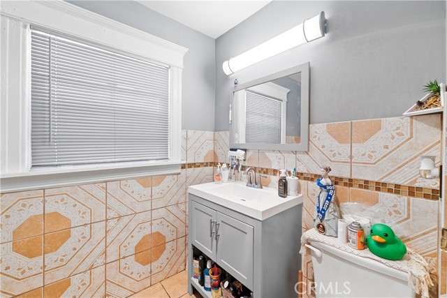 1665 Arlington Avenue, Los Angeles CA: https://media.crmls.org/medias/12339f89-19c6-441c-9d60-932e6c25320d.jpg