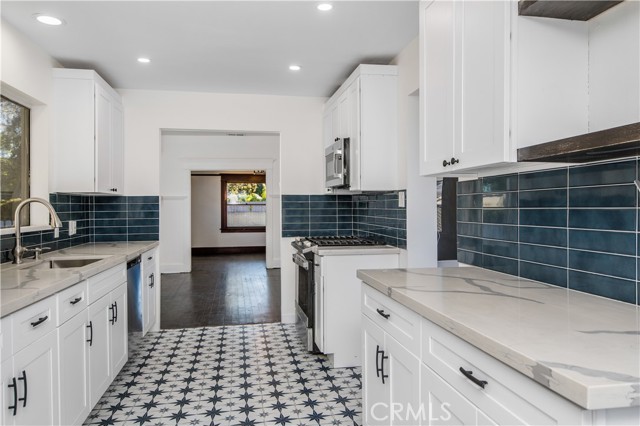 Detail Gallery Image 11 of 22 For 2175 Tustin Ave, Costa Mesa,  CA 92627 - 3 Beds | 2 Baths