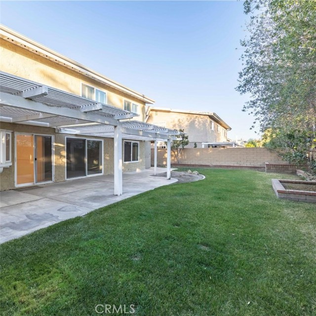 Detail Gallery Image 10 of 11 For 8602 Lorraine Dr, Huntington Beach,  CA 92646 - 4 Beds | 3 Baths