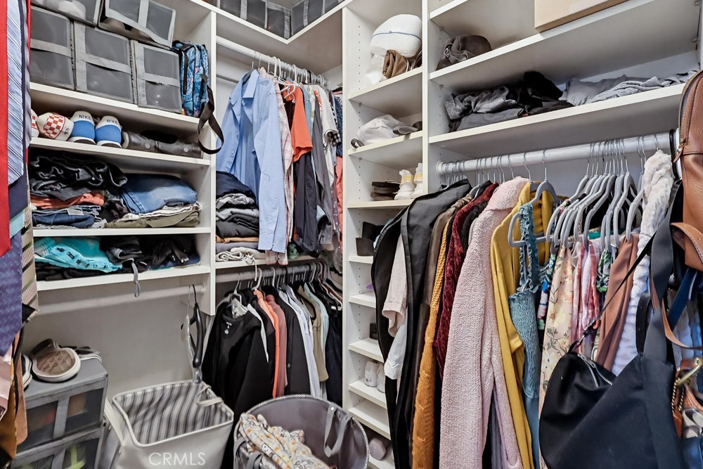 https://media.crmls.org/medias/1234c087-16f8-4b38-b10a-4dd701a04dc7.jpg?preset=X-Large