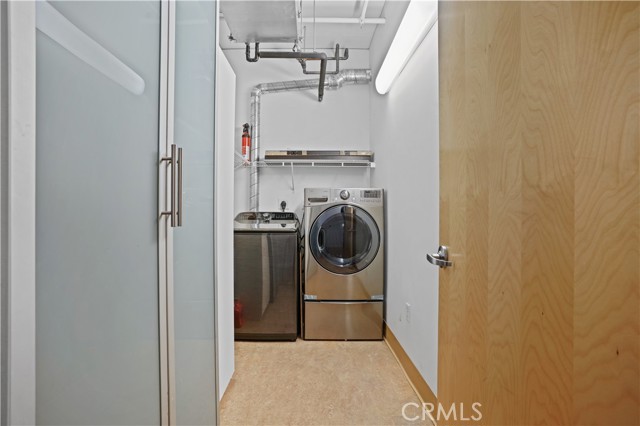 1111 S Grand Avenue, Los Angeles CA: https://media.crmls.org/medias/1234cec8-37bc-499b-adf3-5cc4a8796ffa.jpg