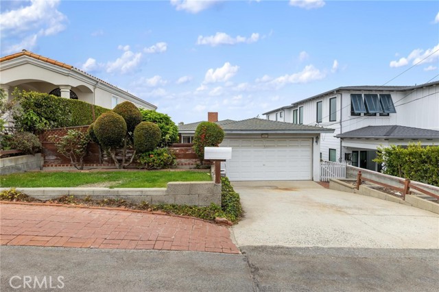 661 19th Street, Manhattan Beach, California 90266, 3 Bedrooms Bedrooms, ,1 BathroomBathrooms,Residential,For Sale,19th,SB24222440