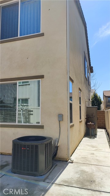 6956 Dublin Drive, Chino CA: https://media.crmls.org/medias/1235c2e2-68a1-4dcc-9796-d2ab6ad4b5b7.jpg