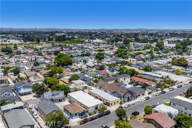 1139 E 68th Street, Los Angeles CA: https://media.crmls.org/medias/1236d6cd-ebf8-4551-8389-9afef0cda0da.jpg