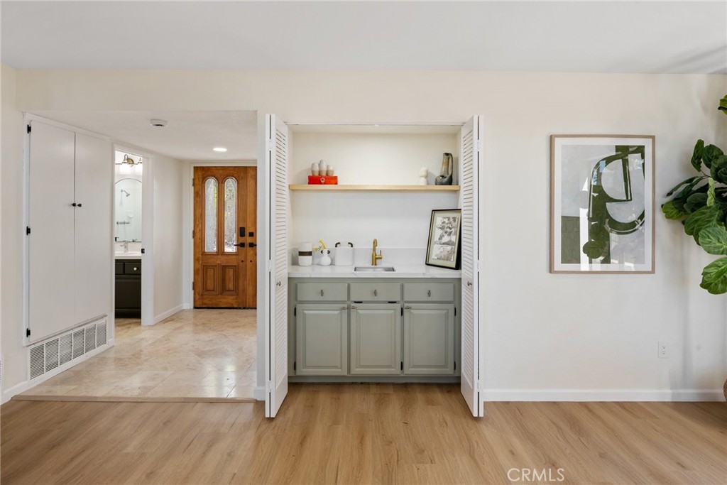 MLS #WS25241279 image #5