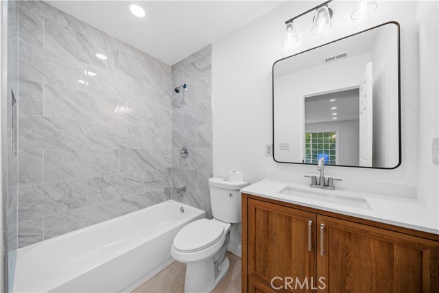 7116 Waring Avenue, Los Angeles CA: https://media.crmls.org/medias/123718bf-ffaa-45d5-a1c8-551df9af3667.jpg